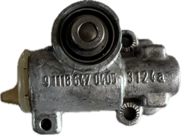 Pompe à huile occasion origine STIHL - 028AVS - Référence 1118-640 3007 / 1118 640 3007 / 1118-640-3007 / 11186403007