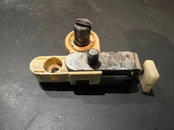 Jeu de pignon droit / vis de tension MS200T OCCASION Origine Stihl - Référence 1129-007 1000 / 1129 007 1000 / 1129-007-1000 / 11290071000