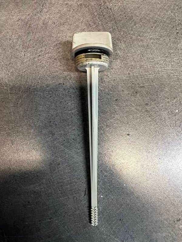 Jauge d'huile d'occasion tondeuse Honda HRA2160 Moteur GXV160 Référence 15620ZE6810