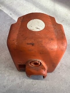 Couvercle de carter de carburateur occasion origine STIHL MS210 - Référence 1123-140 1902 / 1123 140 1902 / 1123-140-1902 / 11231401902