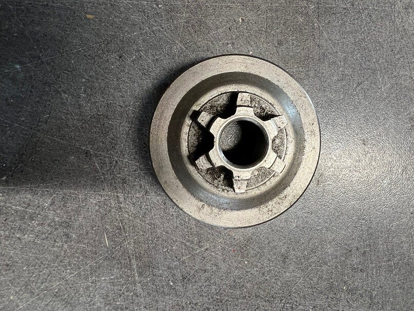 Pignon 3/8"LP 6 DENTS occasion origine Komatsu Zenoah - G2500 - Référence 2475-51110 / 2475 51110 / 247551110