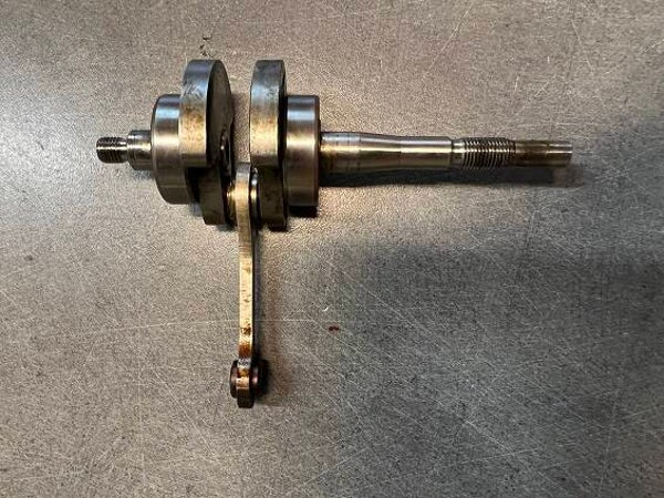 Vilebrequin occasion origine STIHL FS56C - FS56R - Référence 4144-030 0400 / 4144 030 0400 / 4144-030-0400 / 41440300400