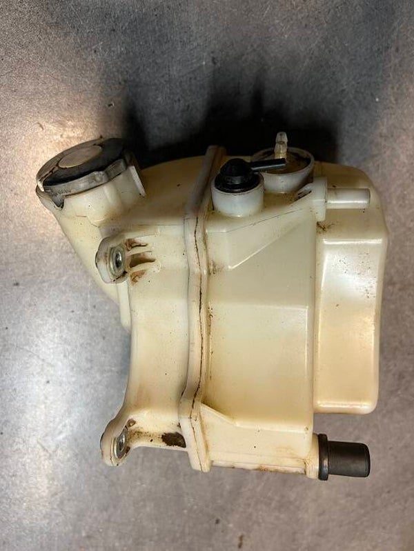Réservoir essence occasion STIHL - FS130 - Référence  4180-350 0413 / 4180 350 0413 / 4180-350-0413 / 41803500413 / 4180 350 0413