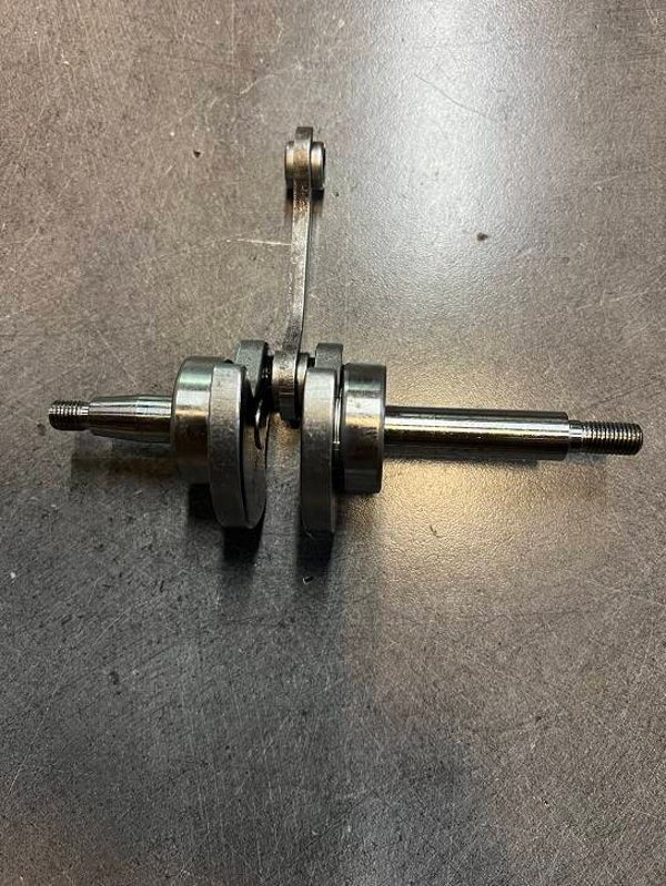 Vilebrequin occasion origine STIHL SH55 - BG55 - SH85 - BG85 - Référence 4229-030 0400 / 4229 030 0400 / 4229 030 0400 / 42290300400