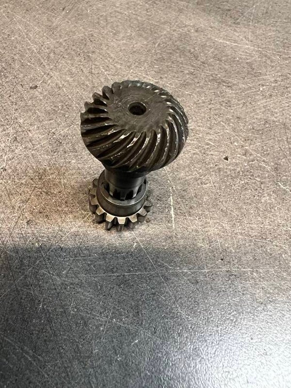 pignon lamier hl75 - 90 degrés origine STIHL d'occasion - Référence 4230-640 7306 / 4230 640 7306 / 4230-640-7306 / 42306407306