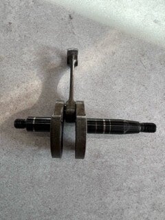 Vilebrequin occasion origine STIHL HS75 - Référence 4137-030 0401 / 4137 030 0401 / 4137-030-0401 / 41370300401