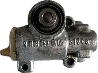 Pompe à huile occasion origine STIHL - 028AVS - Référence 1118-640 3007 / 1118 640 3007 / 1118-640-3007 / 11186403007