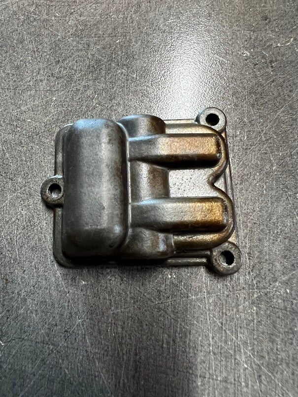 COUVERCLE DE CULBUTEUR D'OCCASION POUR SOUFFLEUR SHINDAÏWA EB3410 - Référence  62907-44240 /  62907 44240 /  6290744240