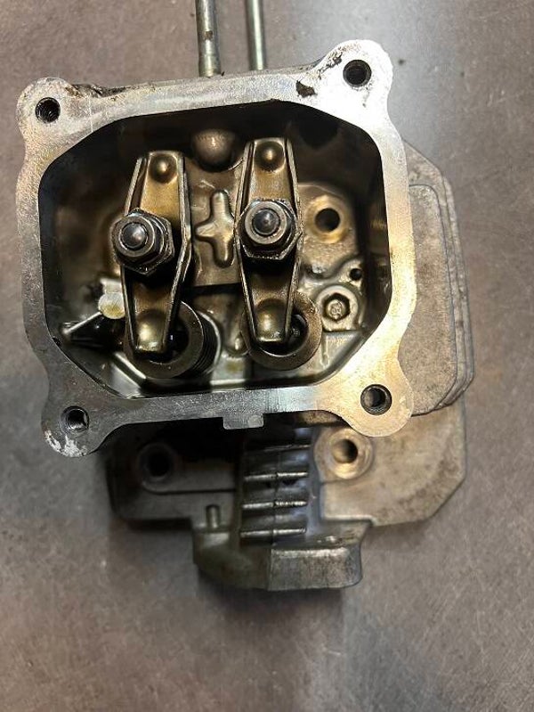 Moteur GXV160 GJ03-8053778 - CULASSE COMPLETE - d'occasion - Référence 12200-ZE7-000 / 12200 ZE7-000 / 12200ZE7000