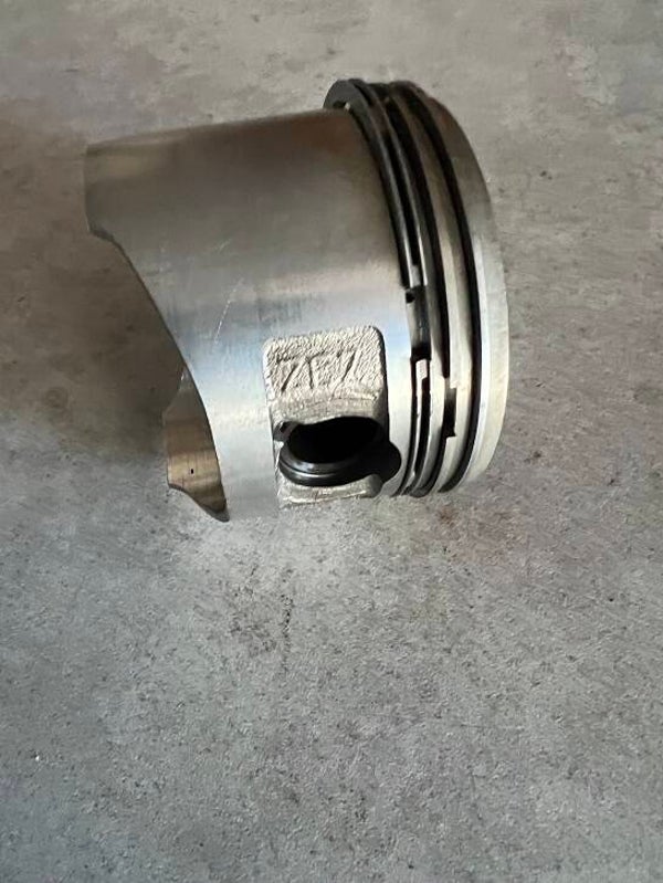 PISTON ORIGINE HONDA d'occasion Moteur HONDA GXV160 GJ03-8053778 - Référence 13101-ZF7-010