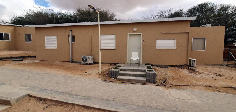  Vanuit de tent, waar ik eerder verhoging had, en nu 40 gr. koorts dus naar een huisje. Gelukkig was Ben van Cobie meegegaan en hij had daar ook een kamer, mocht het nu helemaal mis gaan, dan kon Ben ingrijpen.