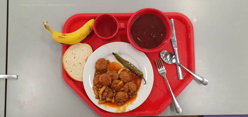  Tijdens het eten de muur lezen, als er niemand is.