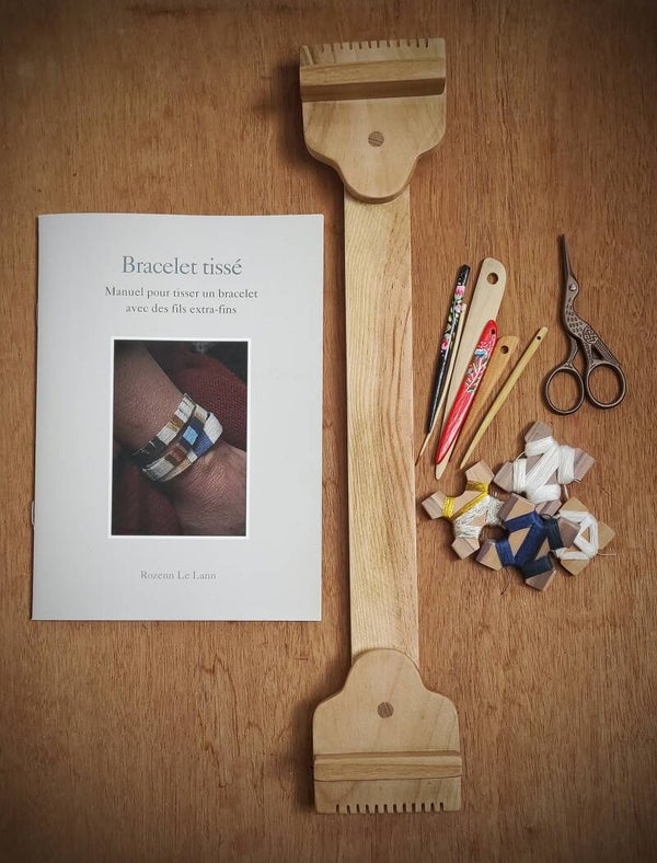 Kit pour tissage de bracelets.