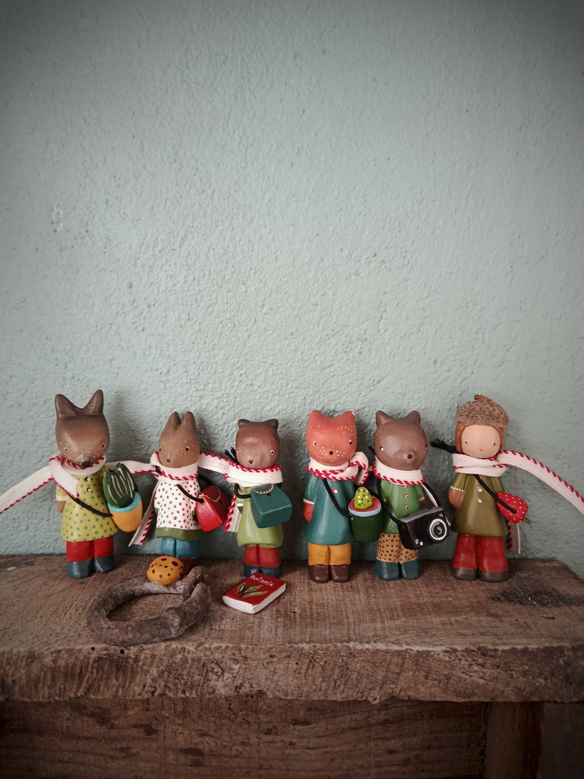Lapin, ours, écureuil,renard, petit humain (Amulettes/Collection "Petit Monde")