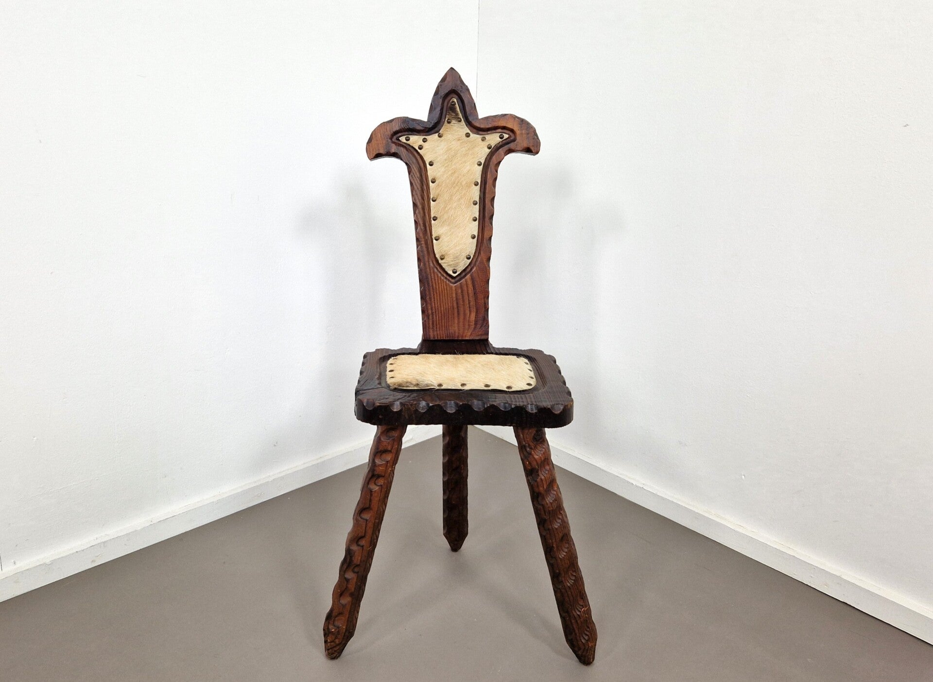 Spanish Tripod Stool | Cow Hide