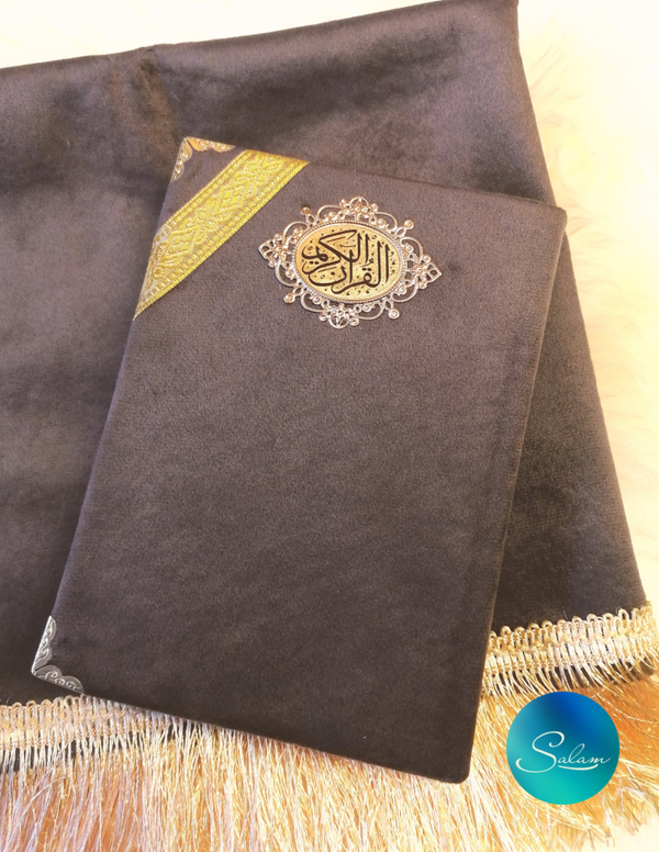 Quran (arabisch) mit elegantem Samt-Umschlag und Gebetsteppich, braun