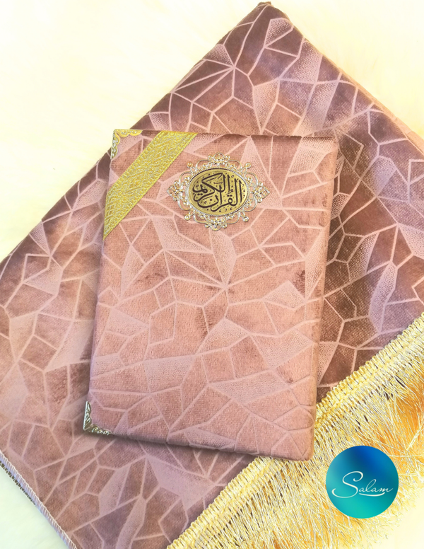 Quran (arabisch) mit elegantem Samt-Umschlag und Gebetsteppich, altrosa