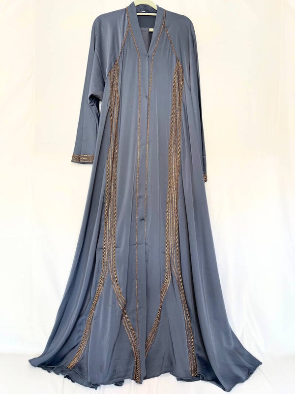 Abaya Zarah – Hellblau mit Goldverzierung