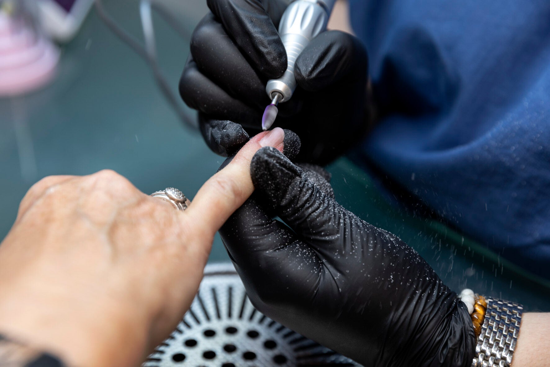 nagels verwijderen, ook dat kan bij ons in de salon