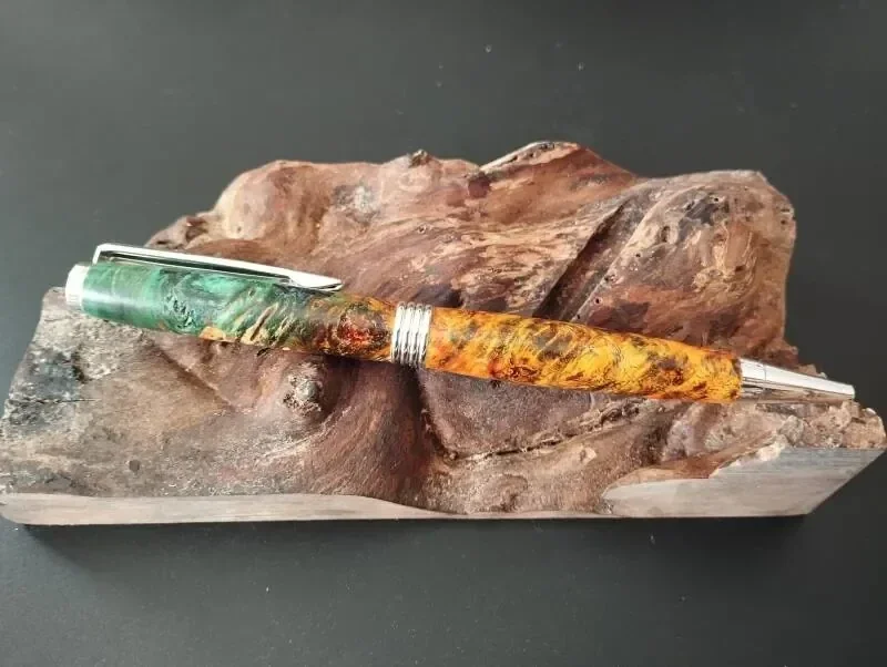 Stylos artisanaux en bois et résine fabriqués à Fécamp