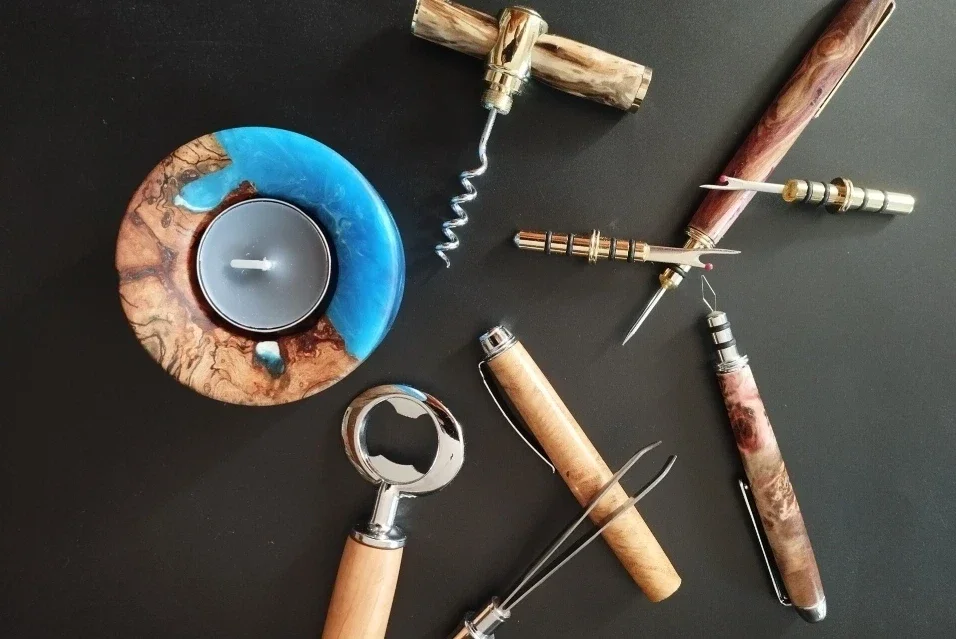 Accessoires artisanaux en bois fabriqués à la main