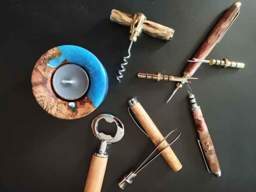 Accessoires artisanaux en bois fabriqués à la main