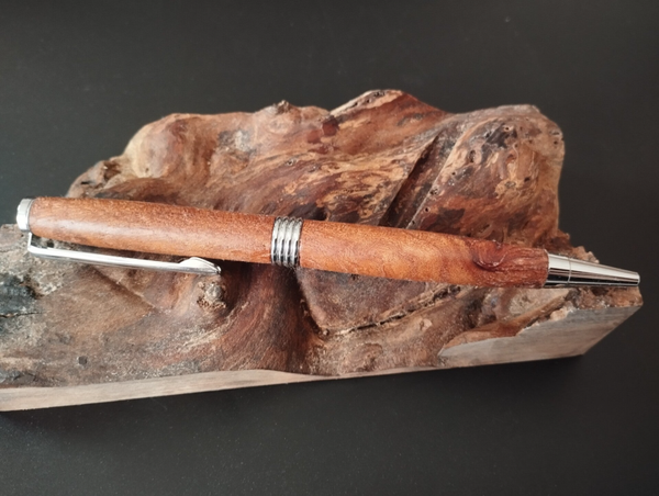 Nœud d’Orme – Stylo bille en loupe d’orme