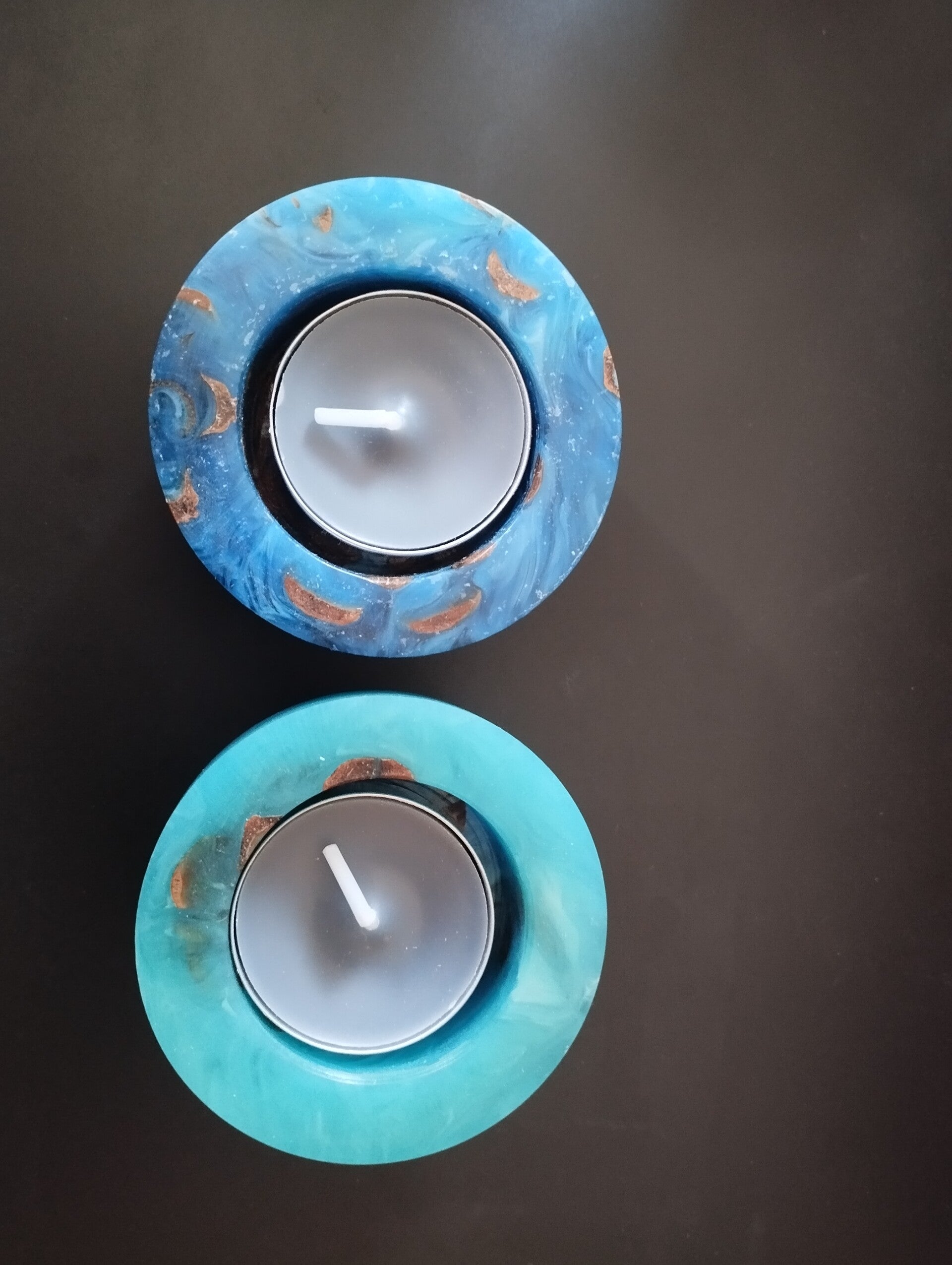 Duo Pin Turquoise – Lot de 2 porte-bougies en pomme de pin et résine turquoise