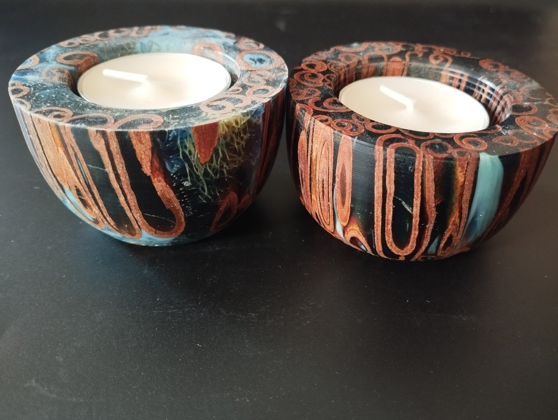 Duo Épices d’Azur – Lot de 2 porte-bougies en cannelle, loofah et résine bleue