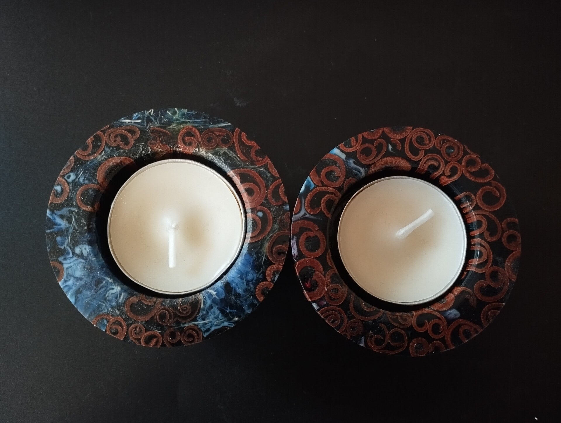 Duo Cannelle Bleue – Lot de 2 porte-bougies en cannelle et résine bleue