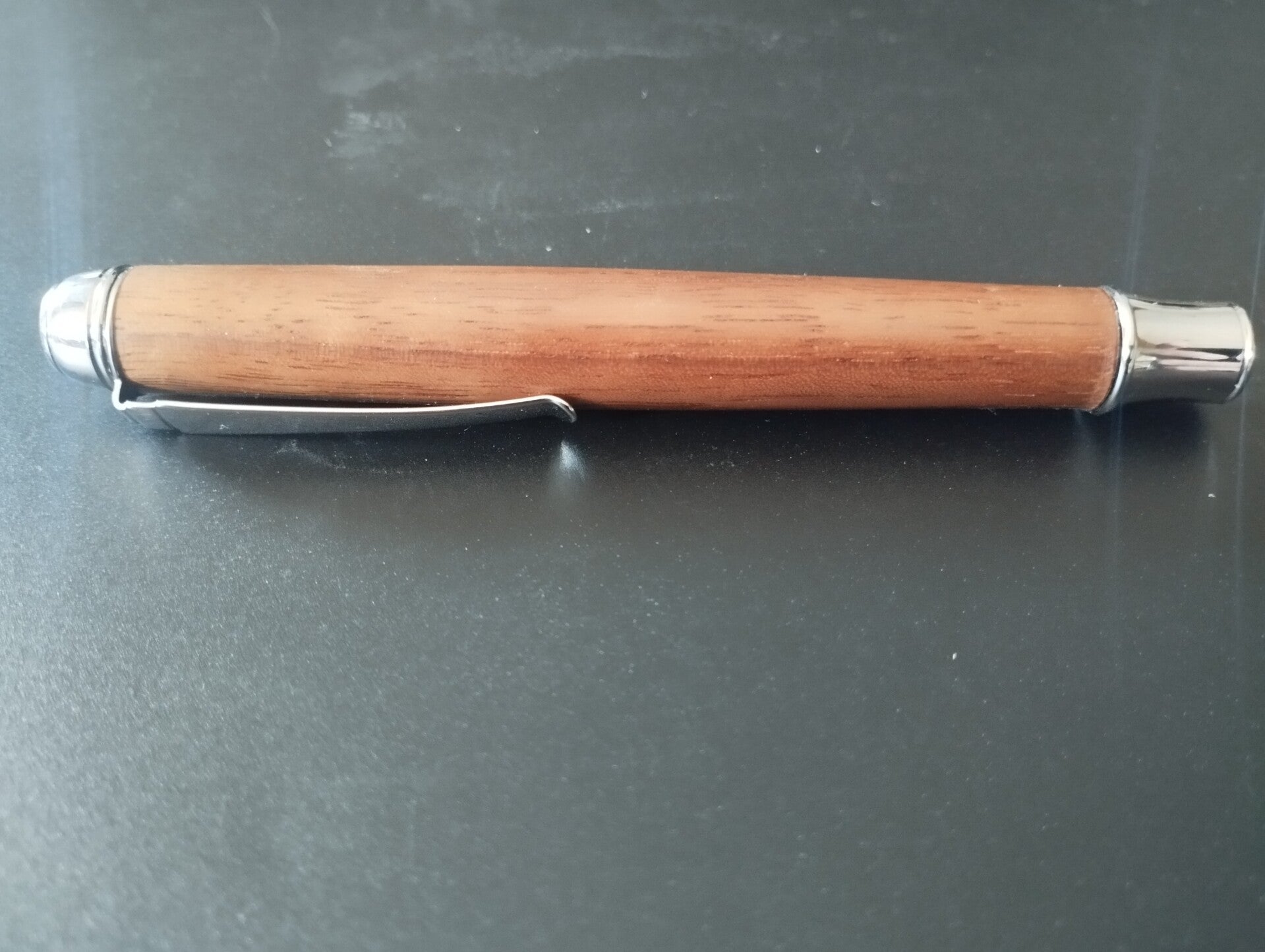 Précision du Verger – Pince à épiler en bois de poirier