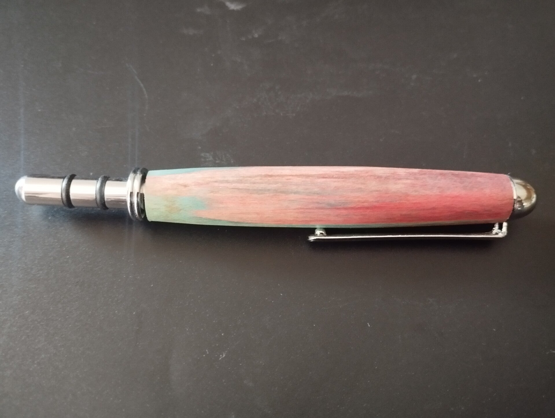 Fil de Couleur – Enfile-aiguille en bois coloré