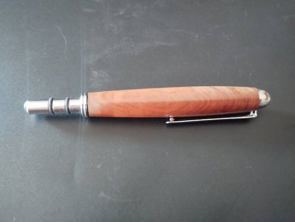 Fil du Verger – Enfile-aiguille en bois de poirier
