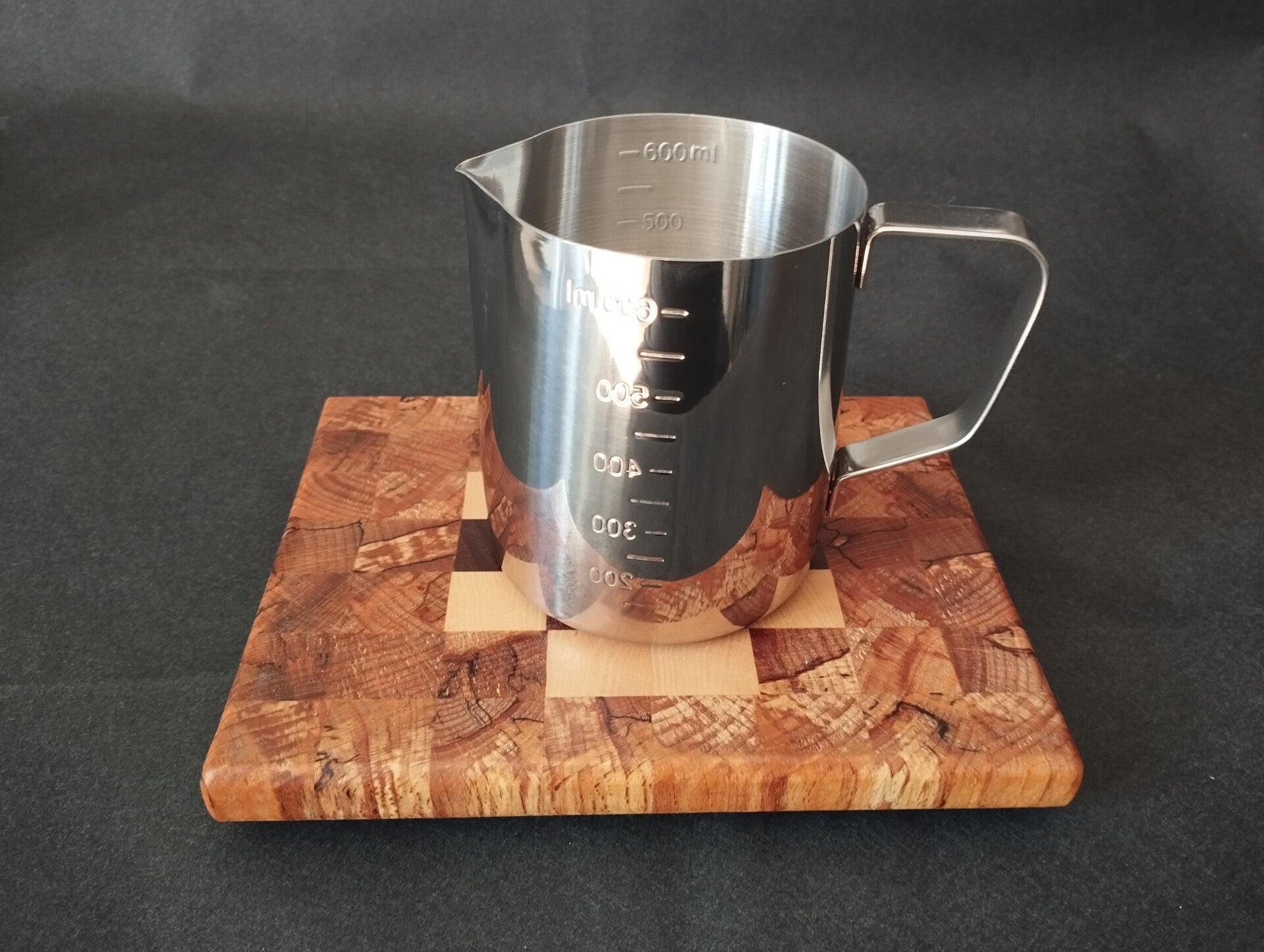 Porte-bougies artisanaux en bois et résine bleue