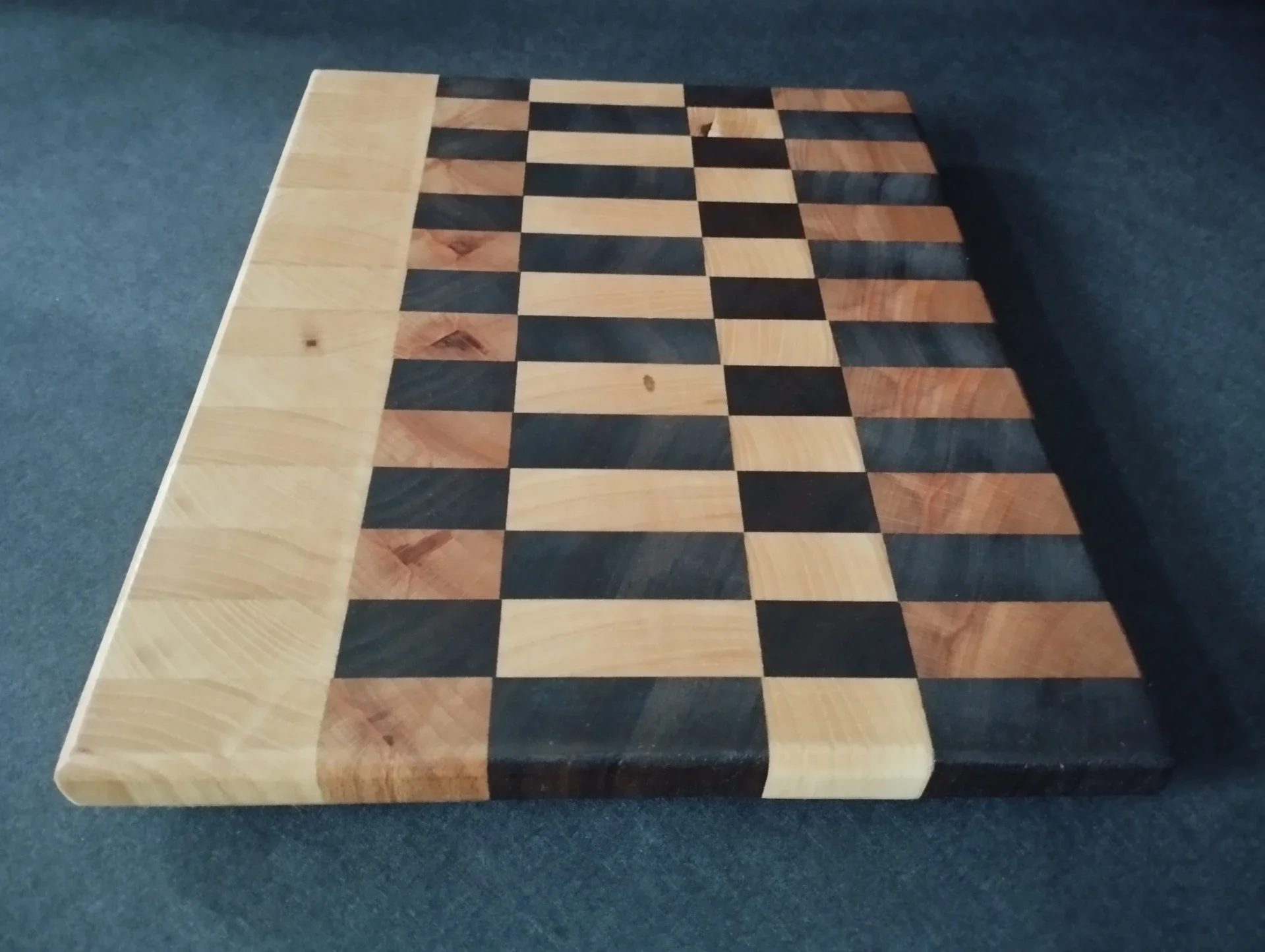 Détail du veinage d’une planche Essentiel en bois de bout