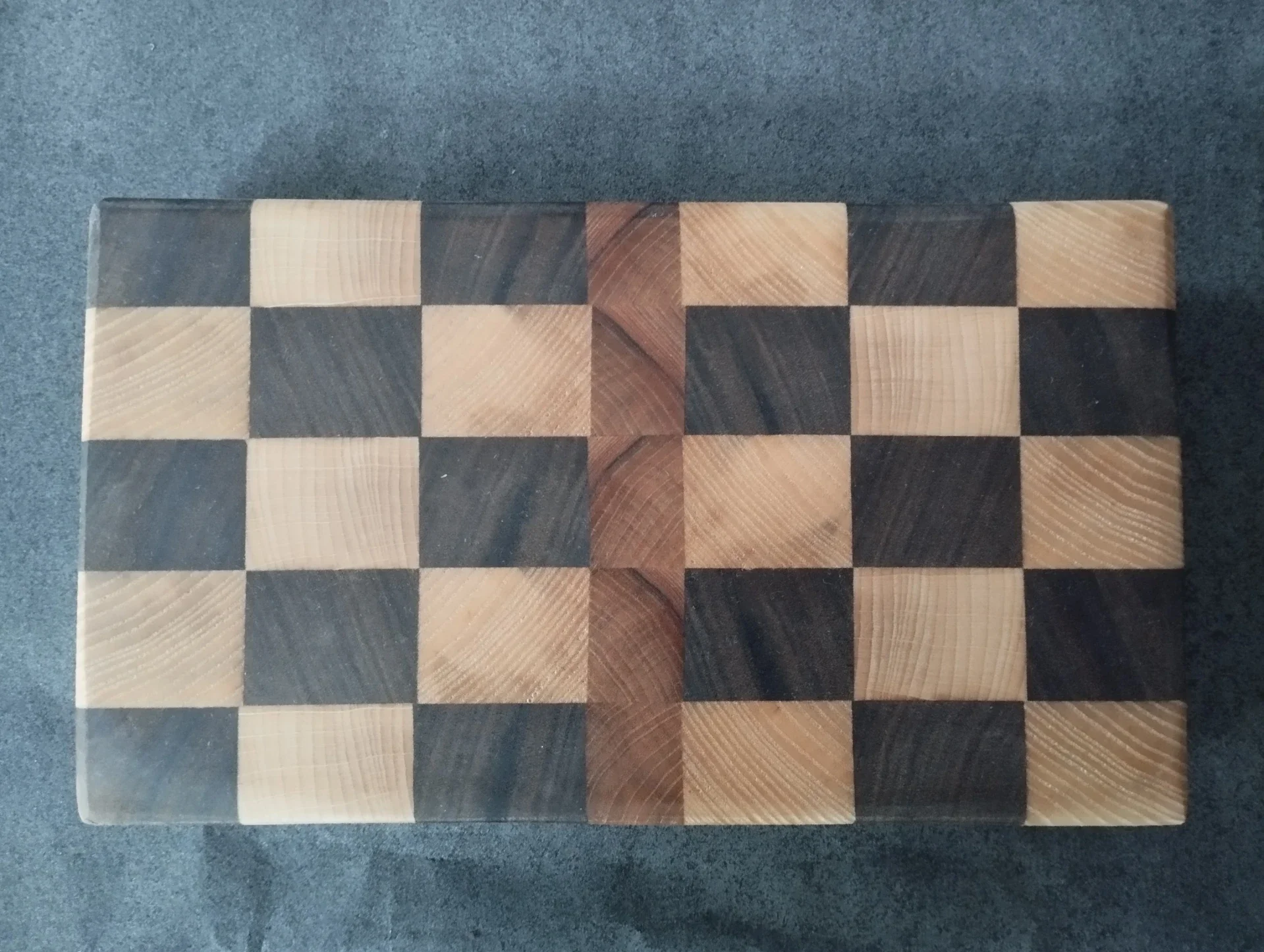 Échiquier - Planche apéro en bois de bout