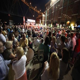 crowd-4-standard.jpg