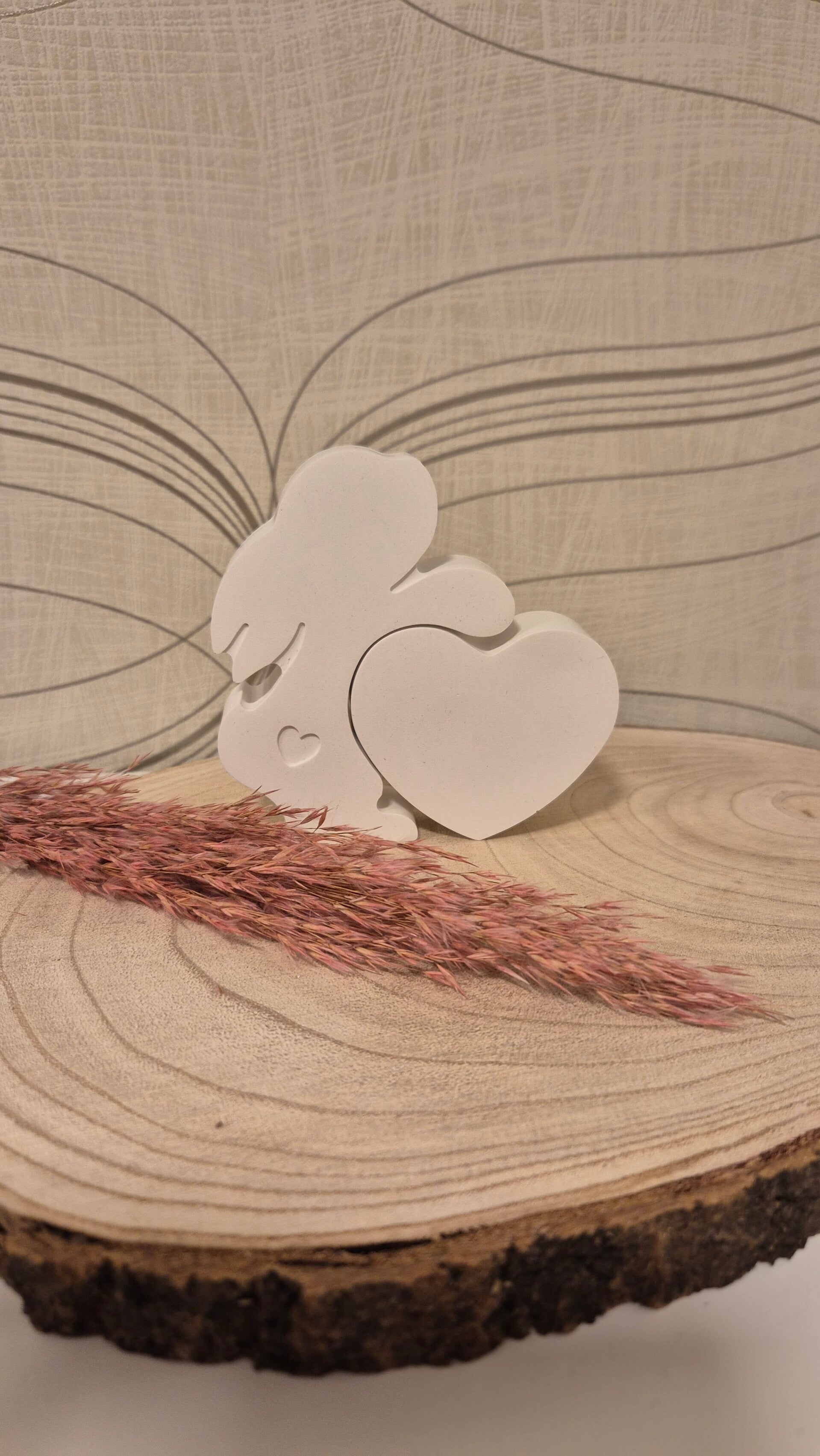 Hase mit Herz im Arm