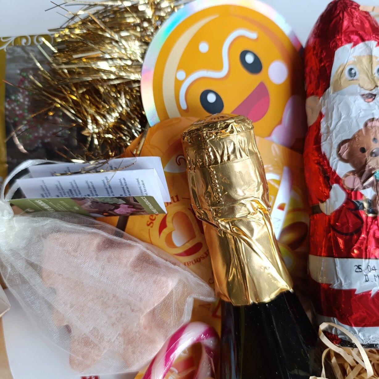 Breng de sfeer van de herfst in huis met dit heerlijke pakket vol warme geuren, smaken en verwenmomentjes. Perfect als opkikker, verjaardagscadeau of gewoon om iemand (of jezelf!) te verwennen in de knusse herfstdagen.