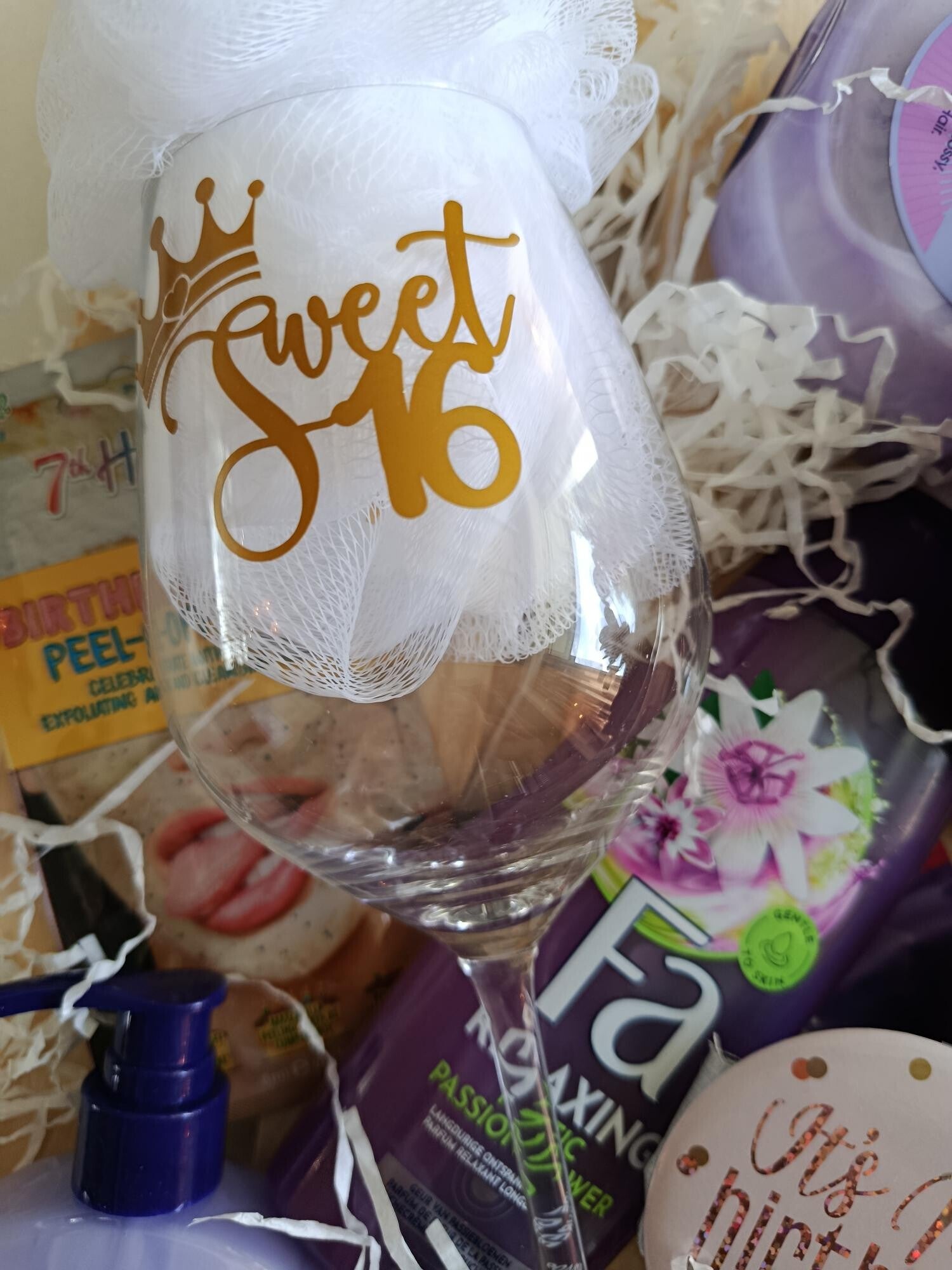 Sweet 16 cadeaupakket paars met verzorgende producten