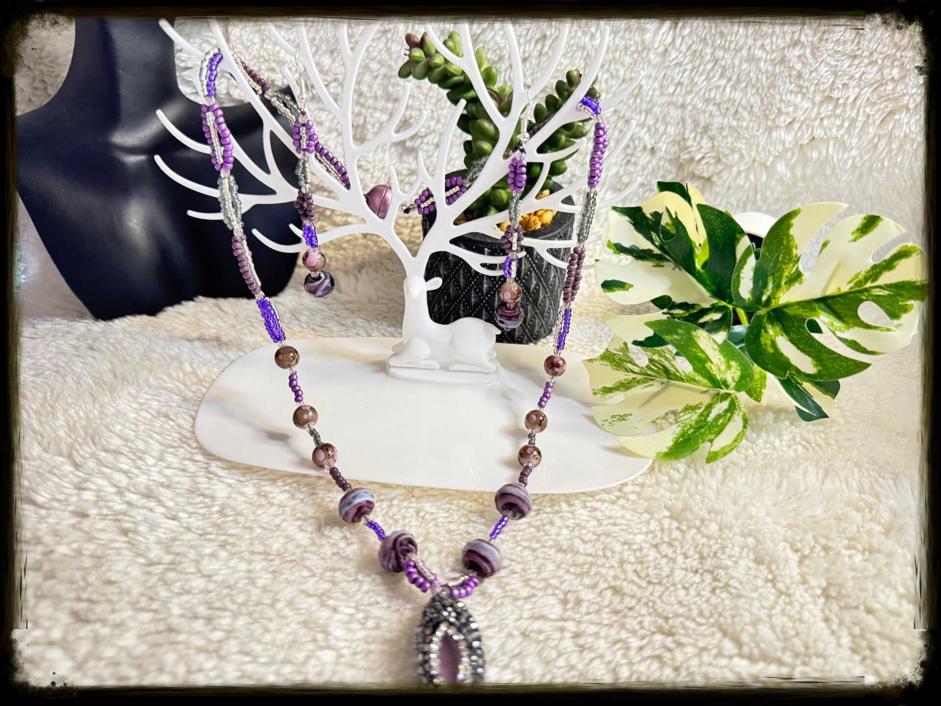 Elegantes Set in Violett mit silbernen Akzenten