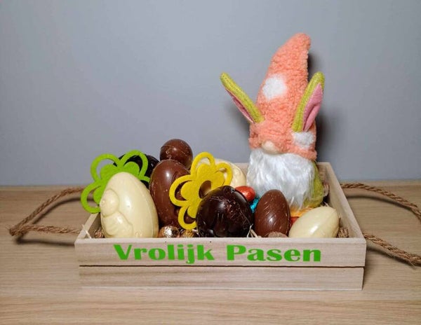 Houten bakje vol lekkers.