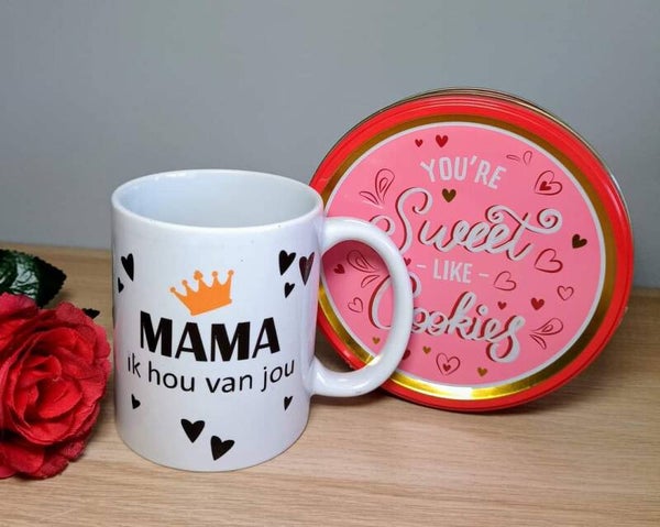 Mok met boterkoekjes.