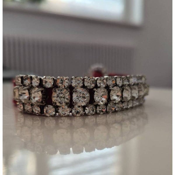 Elegantes rotes Lederarmband mit Schnalle & Strasssteinen