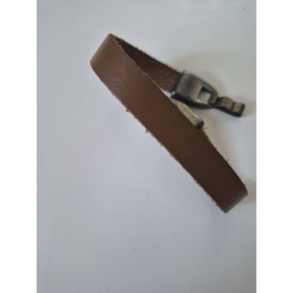 Rustikales Lederarmband mit markantem Metallverschluss