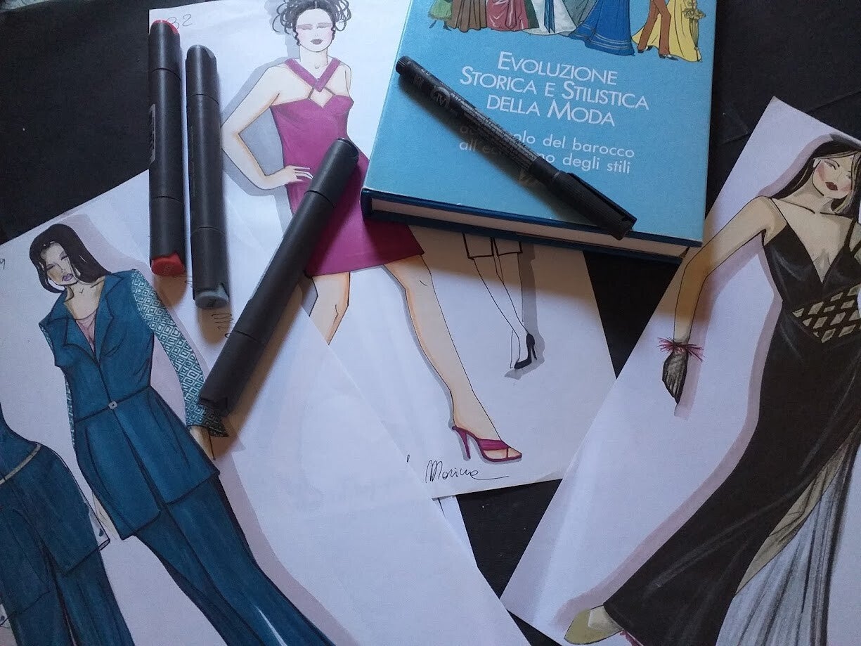 Il livello ideale per chi desidera capire, imparare ed approfondire i processi e le tecniche di creazione di una collezione di abbigliamento, di una formazione teorico-pratica, Il progetto che svilupperemo si rifletterà in schizzi e schede tecniche.  Il c