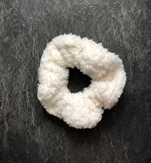 Scrunchie fluffy wit