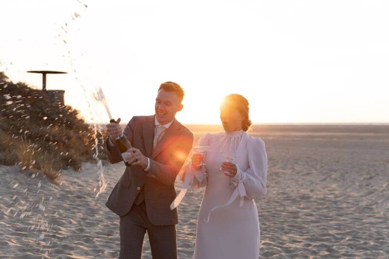 trouwreportage-strand-ouddorp-zonsondergang-25-standard.jpg