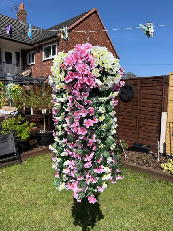 The “Flower bomb” hanging basket