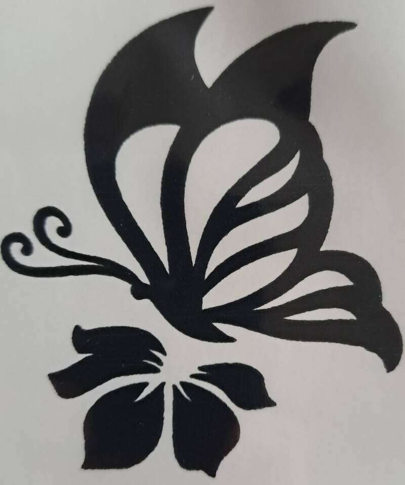 Tattoo vlinder op bloem